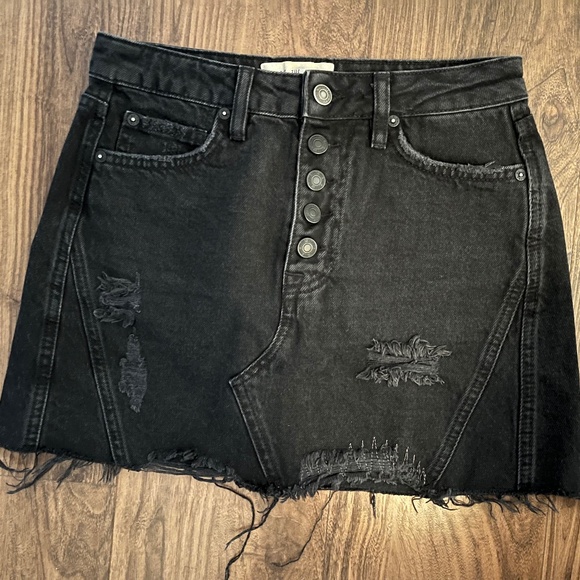 Free People Ripped Mini Jean skirt Size 26 in Black. - Picture 3 of 5